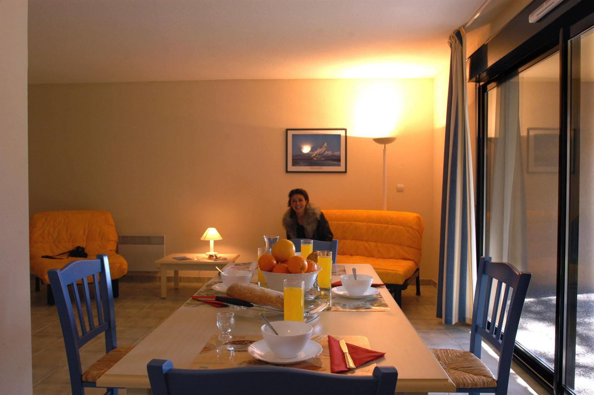 Residence Odalys La Marina Санари-сюр-Мер Екстериор снимка